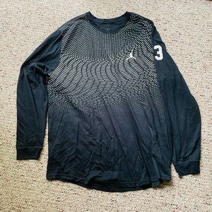 Men’s long sleeve shirt in size 3XL.